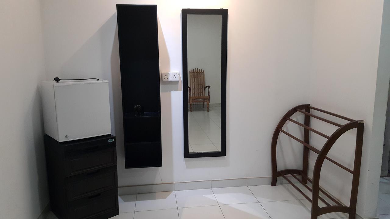 City Capital Hostel Anuradhapura Bagian luar foto