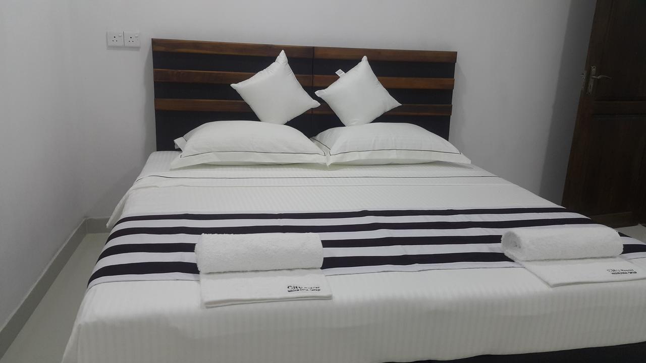 City Capital Hostel Anuradhapura Bagian luar foto