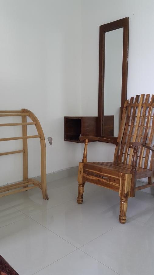 City Capital Hostel Anuradhapura Bagian luar foto