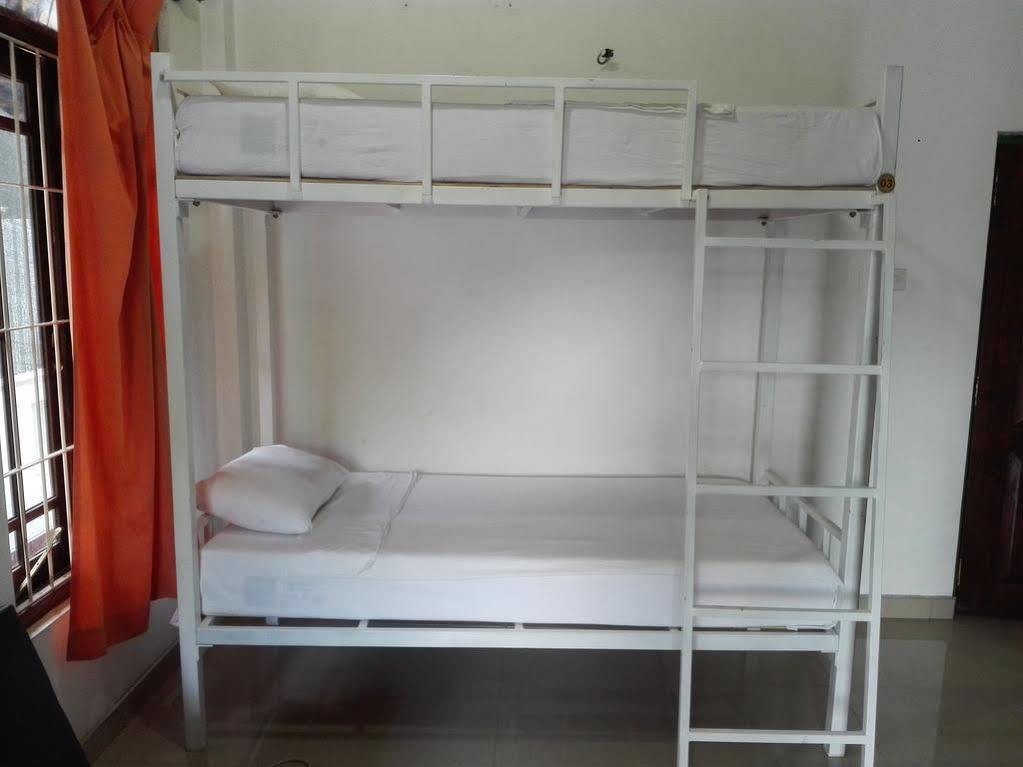 City Capital Hostel Anuradhapura Bagian luar foto